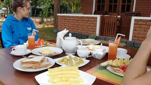 تناول الطعام بالخارج