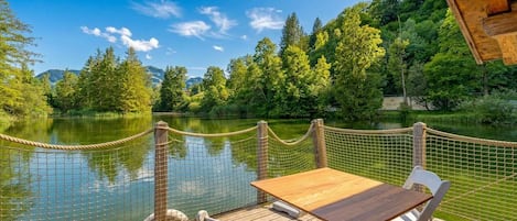 屋外ダイニングエリア