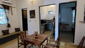 House, 3 Bedrooms, Accessible, Smoking | Interior