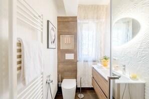 Shower, hair dryer, bidet, towels - Bright Panoramic Penthouse with Stunning Wrap-Around Terrace (Lucca)