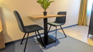 Studio – comfort | Spiseområde på rommet