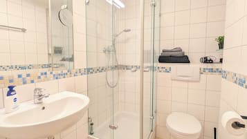 Standard-Doppelzimmer | Badezimmer