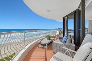 Property grounds - Absolute Beachfront on Albatross - SeaView 3 bed (Mermaid Beach)