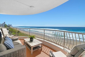 Property grounds - Absolute Beachfront on Albatross - SeaView 3 bed (Mermaid Beach)