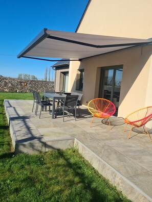 Outdoor dining - House downtown (Dol-de-Bretagne)
