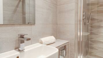 City Apartment | Bathroom