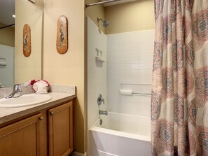Hair dryer, towels - Emerald Island Resort 4 bed 3 bath with pool/spa (Kissimmee)