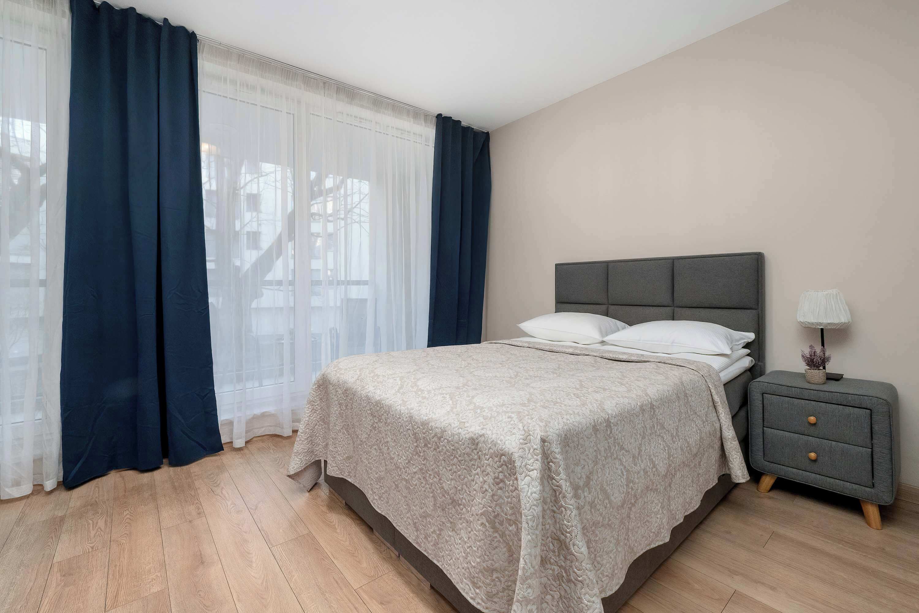 Iron/ironing board, travel crib, WiFi, bed sheets