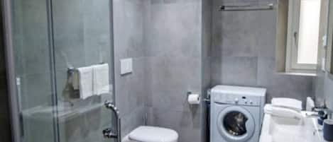 Studio | Bathroom