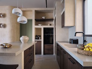 Fridge, microwave, oven, stovetop - Galithea Villa, Heated Pool & Marathonisi SeaViews (MR9X+3X4 Laganas, Greece)