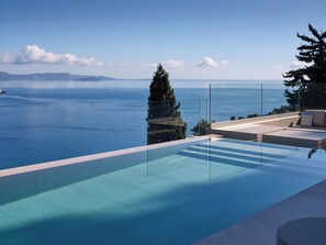 Outdoor pool, a heated pool - Galithea Villa, Heated Pool & Marathonisi SeaViews (MR9X+3X4 Laganas, Greece)