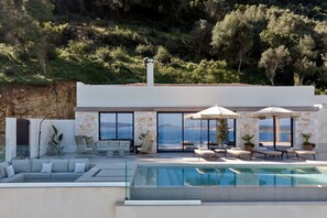 Outdoor pool, a heated pool - Galithea Villa, Heated Pool & Marathonisi SeaViews (MR9X+3X4 Laganas, Greece)