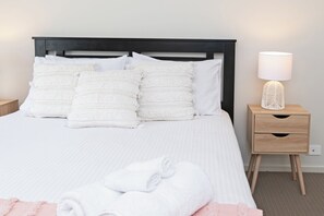 Family House, Patio, Garden View - Family Home for a Fiesta (Elizabeth Downs)