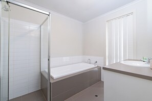 Family House, Patio, Garden View | Bathroom - Family Home for a Fiesta (Elizabeth Downs)