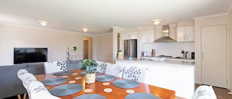 Maison Familiale, patio, vue jardin | Restauration