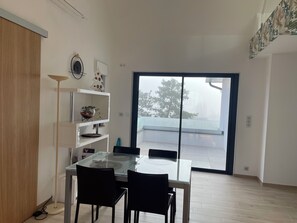 Interior - The vineyard setting, the luxurious gite (Wettolsheim)