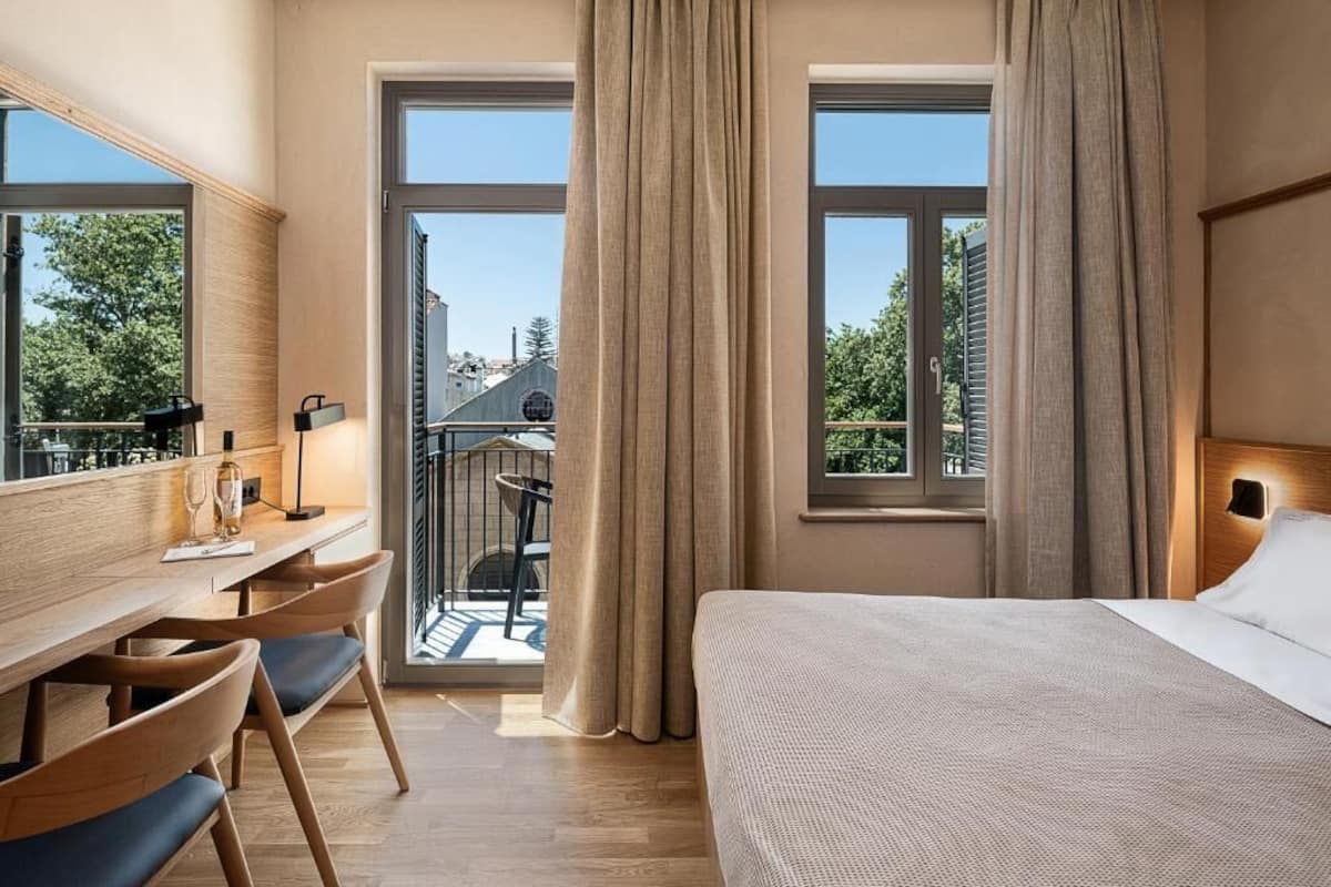 Mini-bar avec articles gratuits, coffres-forts dans les chambres