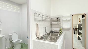 Standard Room, Garden View | Bathroom