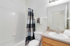 Hair dryer, towels - Gated 4 bed with Pool and Spa close to Disney (Davenport)