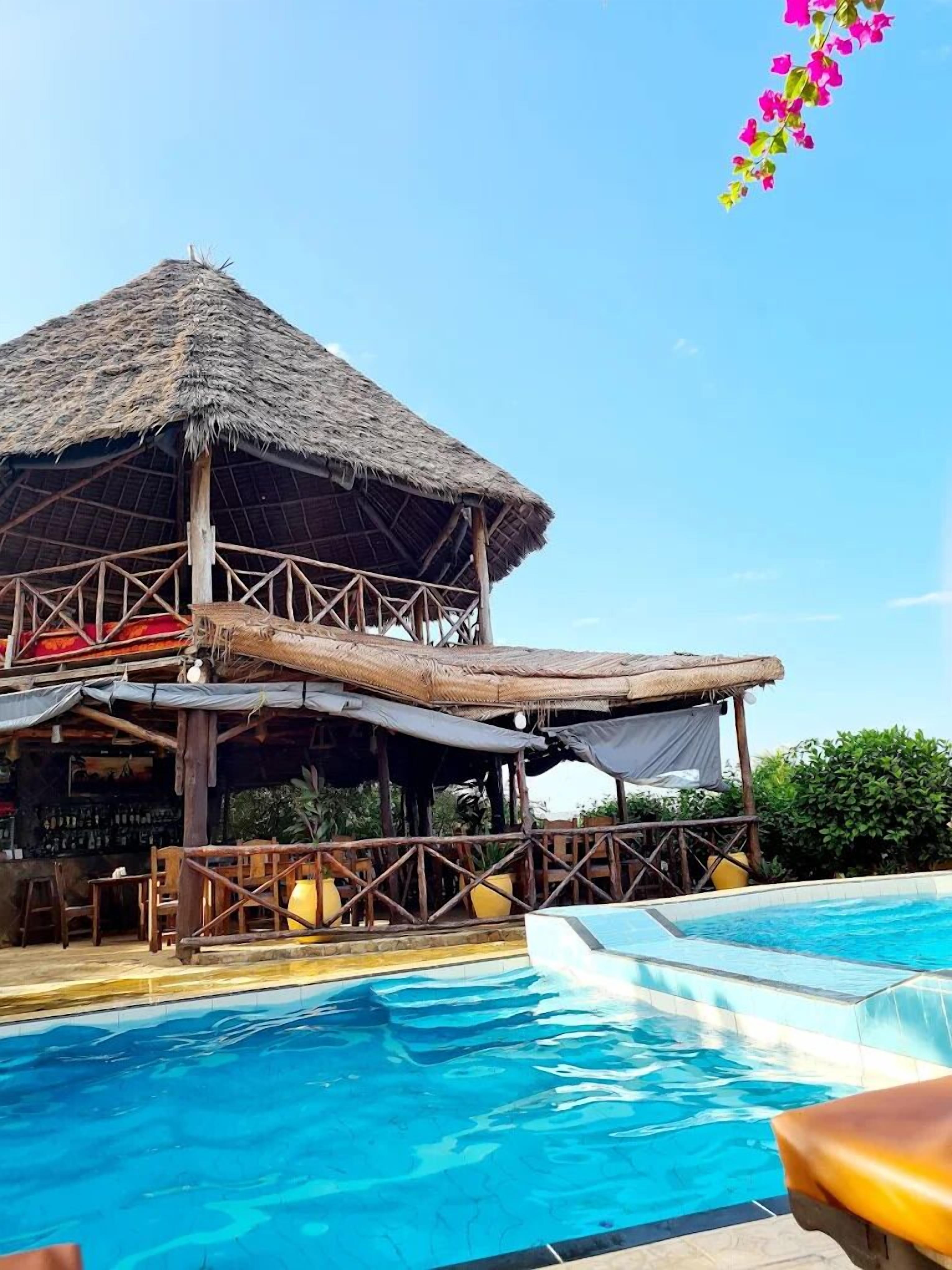 2 outdoor pools