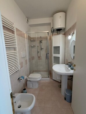 Bathroom - Vrbo Property (Montiano)