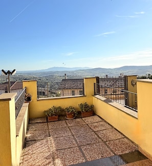 Terrace/patio - Your refuge suspended between the hills and the sea. (Montiano)