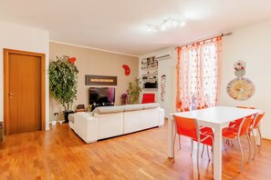 Interior - Elegant and quiet little gem in downtown milan (M4 DATEO) (Milano)