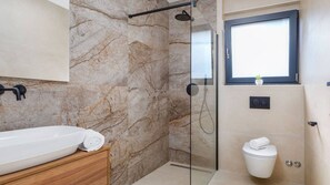 Shower, hair dryer, towels - Butoniga Hills by Villas Guide (Pazin)
