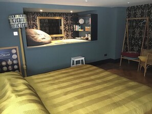 1 slaapkamer, een strijkplank/strijkijzer, wifi, beddengoed