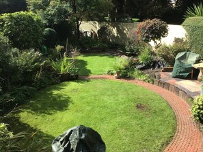 Property grounds - Chorlton Garden Rooms - Relax, work, stay & play. (Manchester)