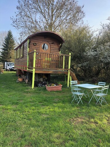 Esmeralda trailer. Unusual accomodation 2/4 persons
