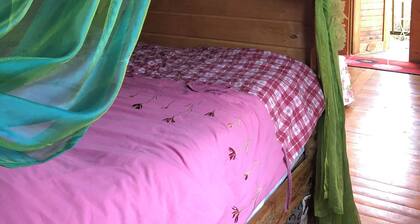 Esmeralda trailer. Unusual accomodation 2/4 persons