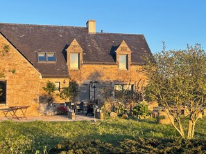 Exterior - Vacation home 10 pers. with heated and covered swimming pool Hauts de Locmiquel (Baden)