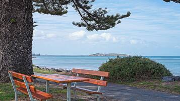 Deluxe Apartment, Ocean View | Outdoor dining