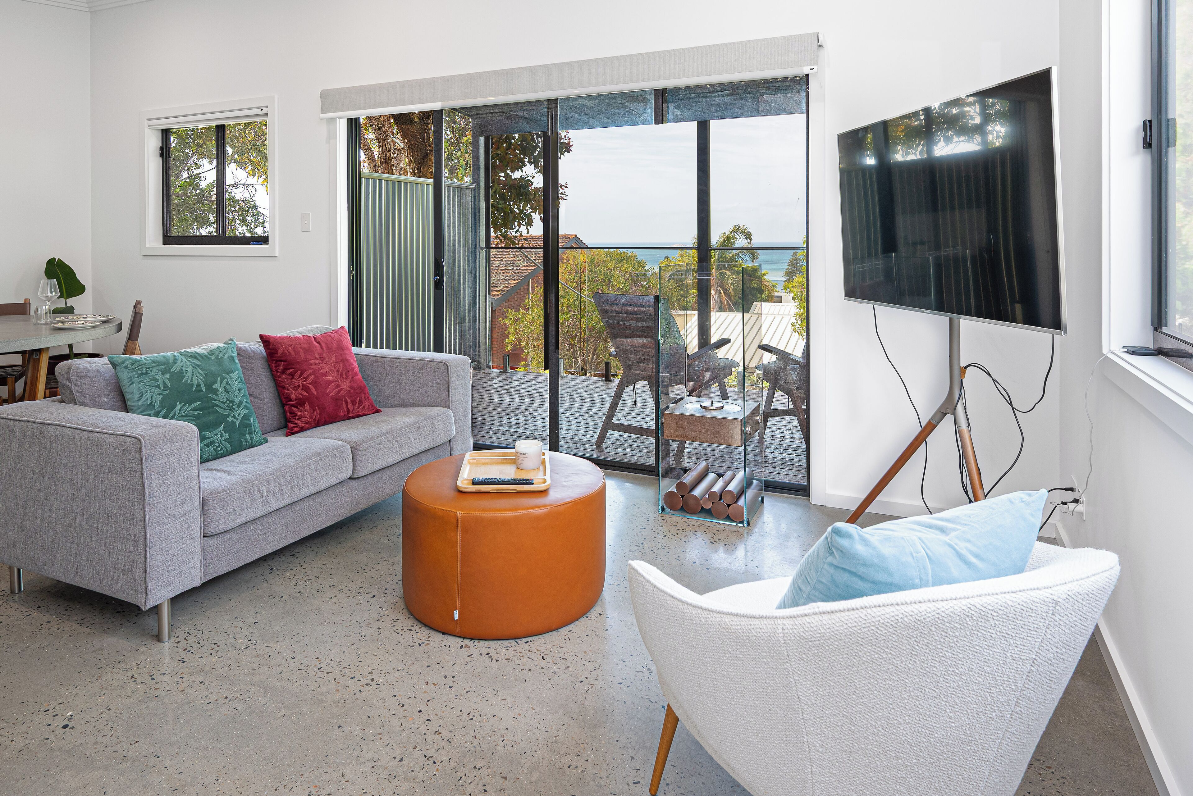 Deluxe Apartment, Ocean View | Living area