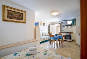 Interior - Studio Apartment 'Monolocale - Rosa Sea View in Villa' with Sea View, Wi-Fi & Air Conditioning (Santa Cesarea Terme)