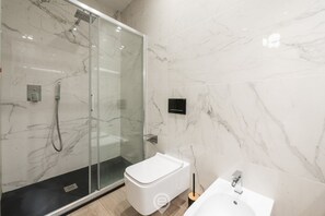 Shower, bidet, towels, shampoo - Loft 2 Via Campidano - Modern studio for your stay (Cagliari)