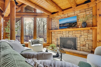 Juniper Cabin | Hot Tub, Pond + Fire-pit, A-Frame