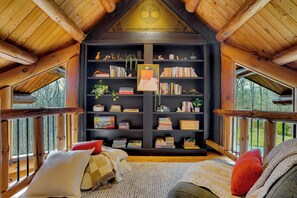 Room - Juniper Cabin | Pond + Fire-pit (Middlefield)