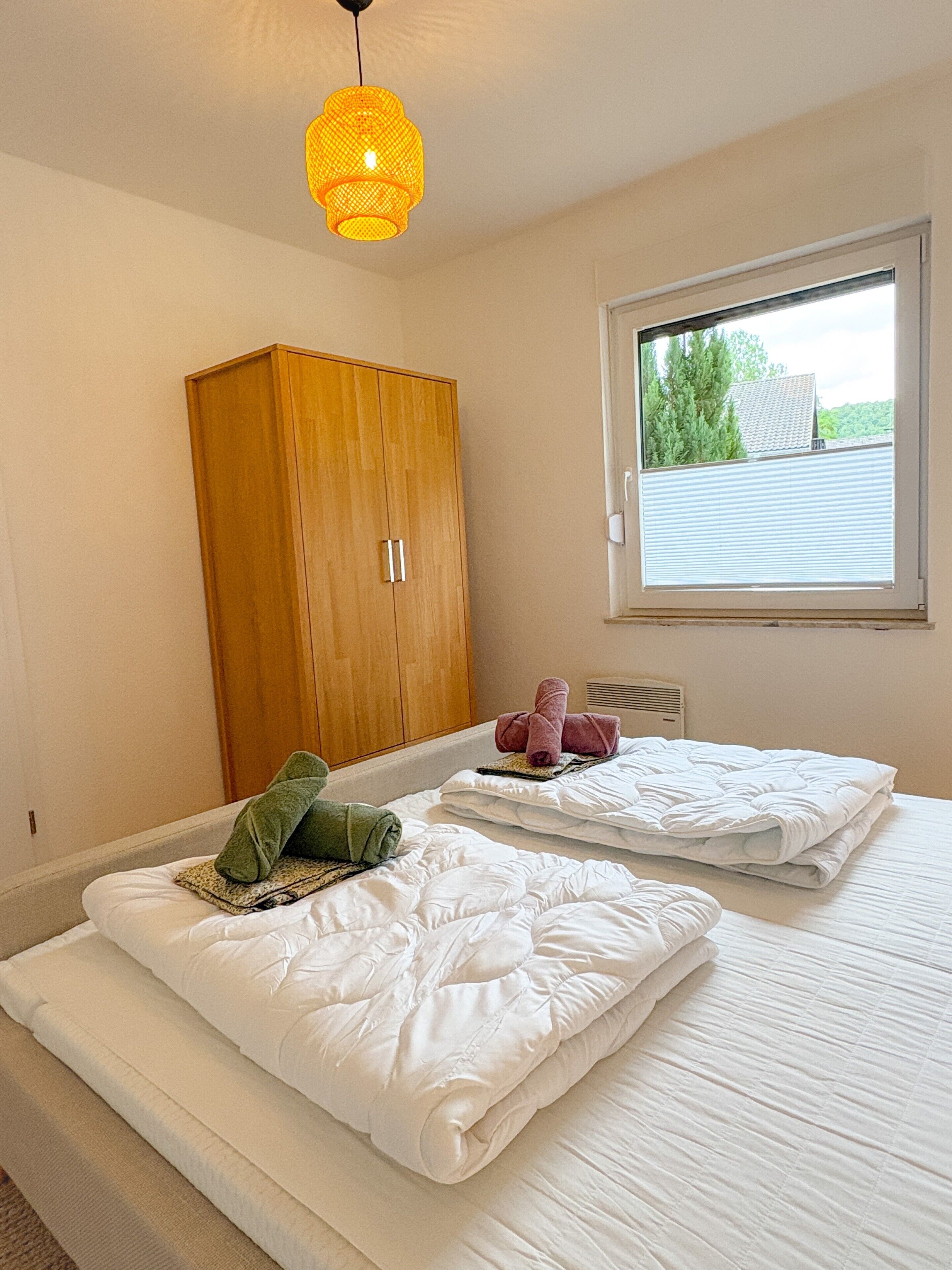 5 bedrooms, WiFi, bed sheets
