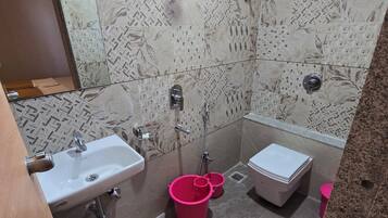 Deluxe Double Room | Bathroom