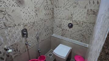 Deluxe Double Room | Bathroom
