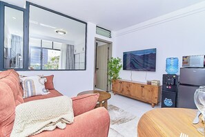 TV - Cozy Westlands 1-Bedroom Apartment – Prime Location Near GTC (Nairobi)