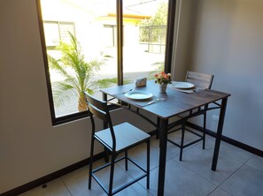 Casa, 2 habitaciones, fumadores | Restauración