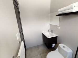Ferienhaus, 2 Schlafzimmer, Raucher | Badezimmer