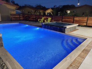 Casa, 2 habitaciones, fumadores | Piscina