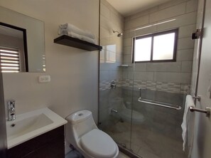 Ferienhaus, 2 Schlafzimmer, Raucher | Badezimmer