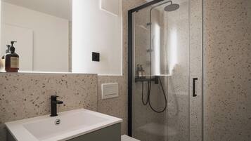 Classic Double Room | Bathroom | Shower, hair dryer, towels, soap