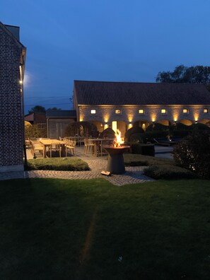 Outdoor dining - B&B Vossebergen (Mechelen)