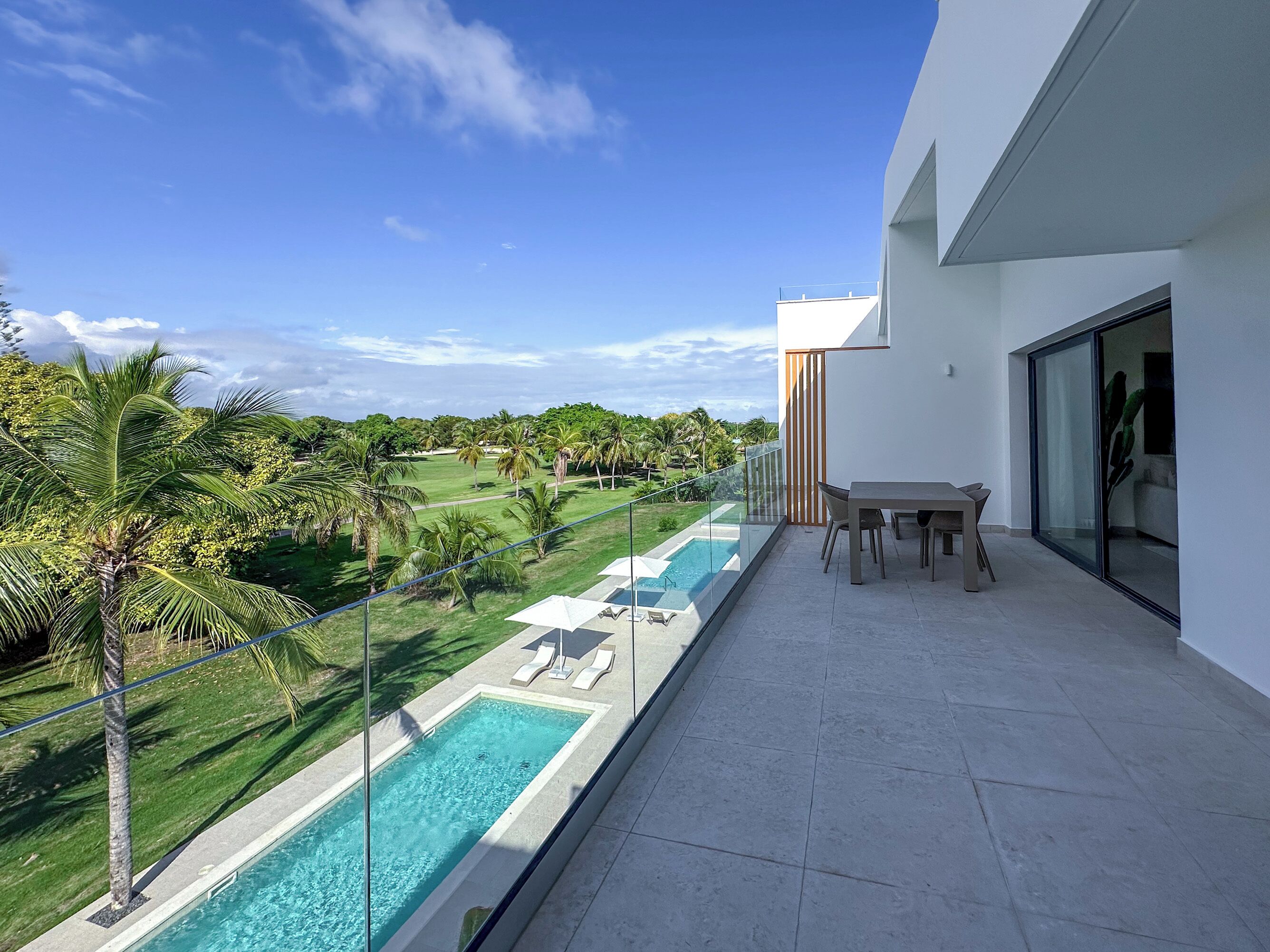 Cobertura luxo, 2 quartos, vista para o campo de golfe | Piscina | 2 piscinas externas
